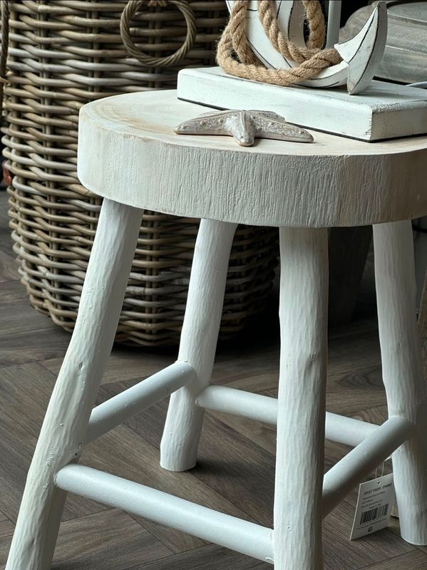 WHITE WOODEN STOOL HEIGHT 40cm