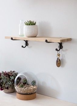 CLASSIC OAK SHELF WITH CAST IRON BRACKETS IN SMALL