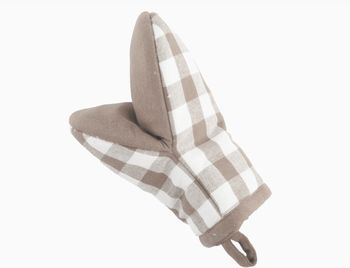 PAIR OF GINGHAM GRIPPERS IN BEIGE PAIR OF GINGHAM GRIPPERS IN BEIGE