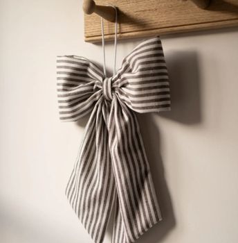 BROWN AND WHITE STRIPE HANGING BOW