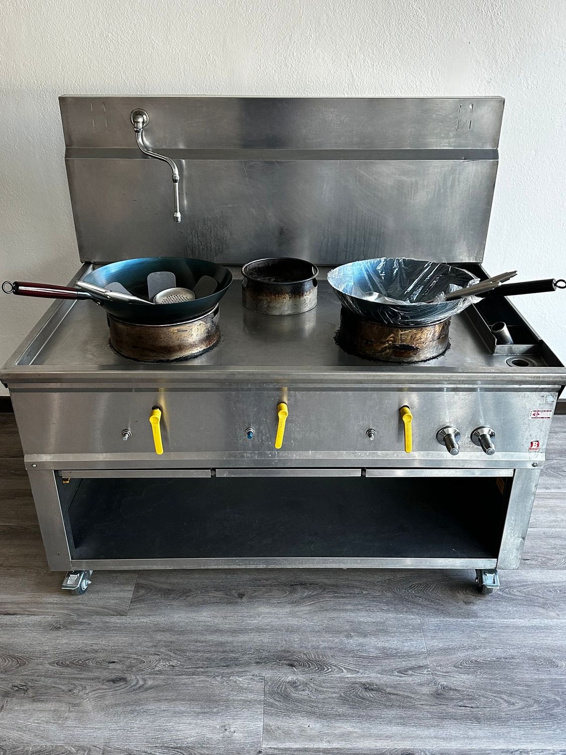 Zum Mieten: Gas Wok Asia 2. Die ersten 24h Fr.300.- alle weiteren zusammenhängenden 24h Fr.100.-