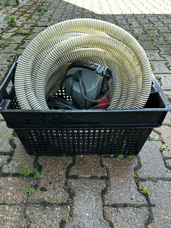 Zum Mieten pro Tag. Sumpf-Pumpenset mit 40m Spiralschlauch Zweiteilig a je 20m