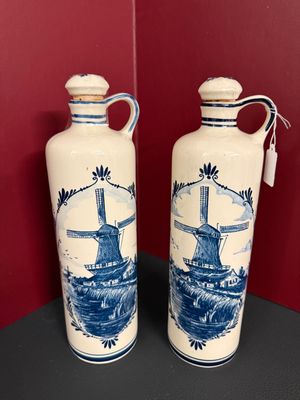 Delfts Blauwe jeneverkruiken met molendecor