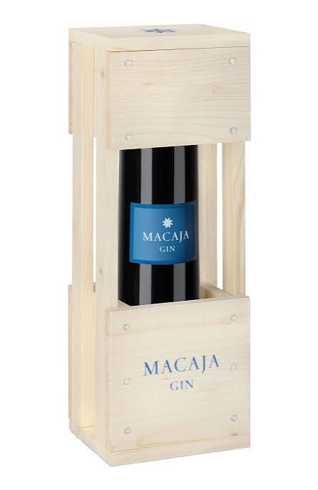 Macaja Gin Navy Strength — Cassa in Legno — 50 cl