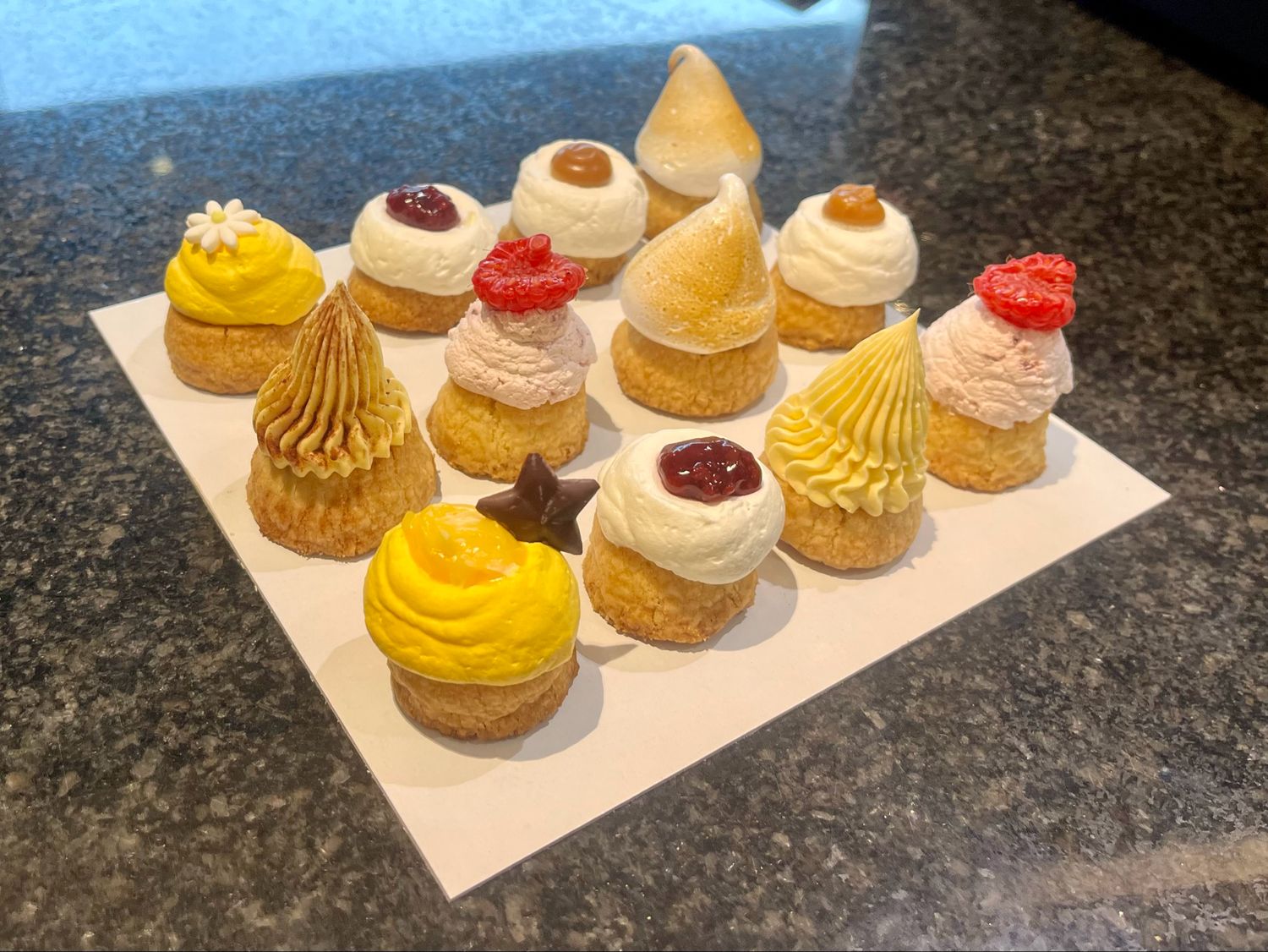 Petit fours (mini gebakjes) 12 stuks