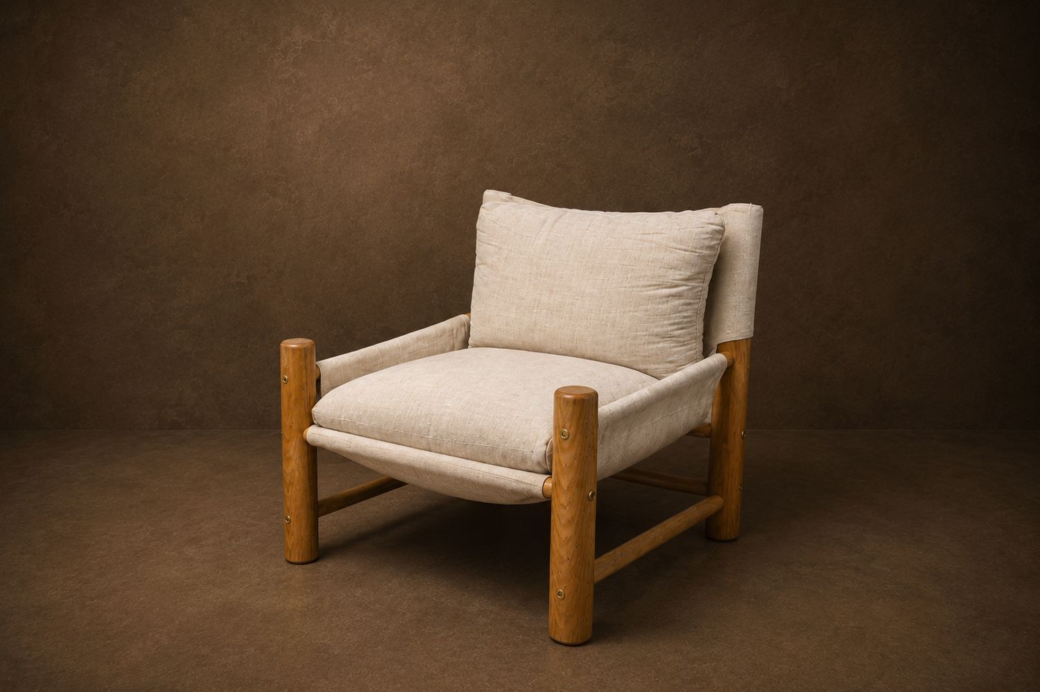 Mid Century Modern Italian Lounge Chair in Flax Linen Upholstery, in the Style of Gavina Zanatta, c.1970's