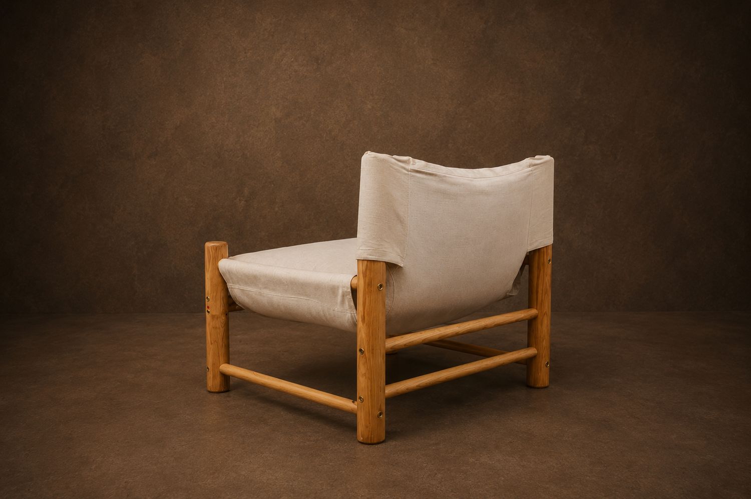 Mid Century Modern Italian Lounge Chair in Flax Linen Upholstery, in the Style of Gavina Zanatta, c.1970's