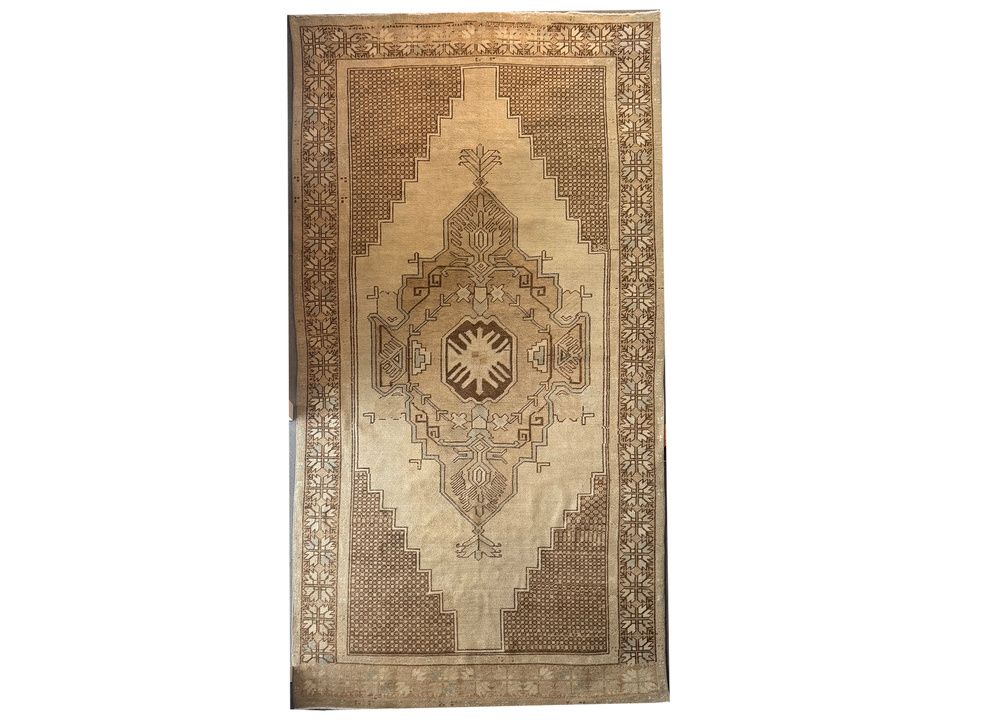 Vintage Rug, 5' X 9'2"