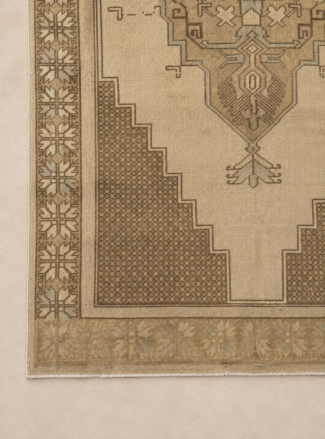 Vintage Rug, 5' X 9'2"