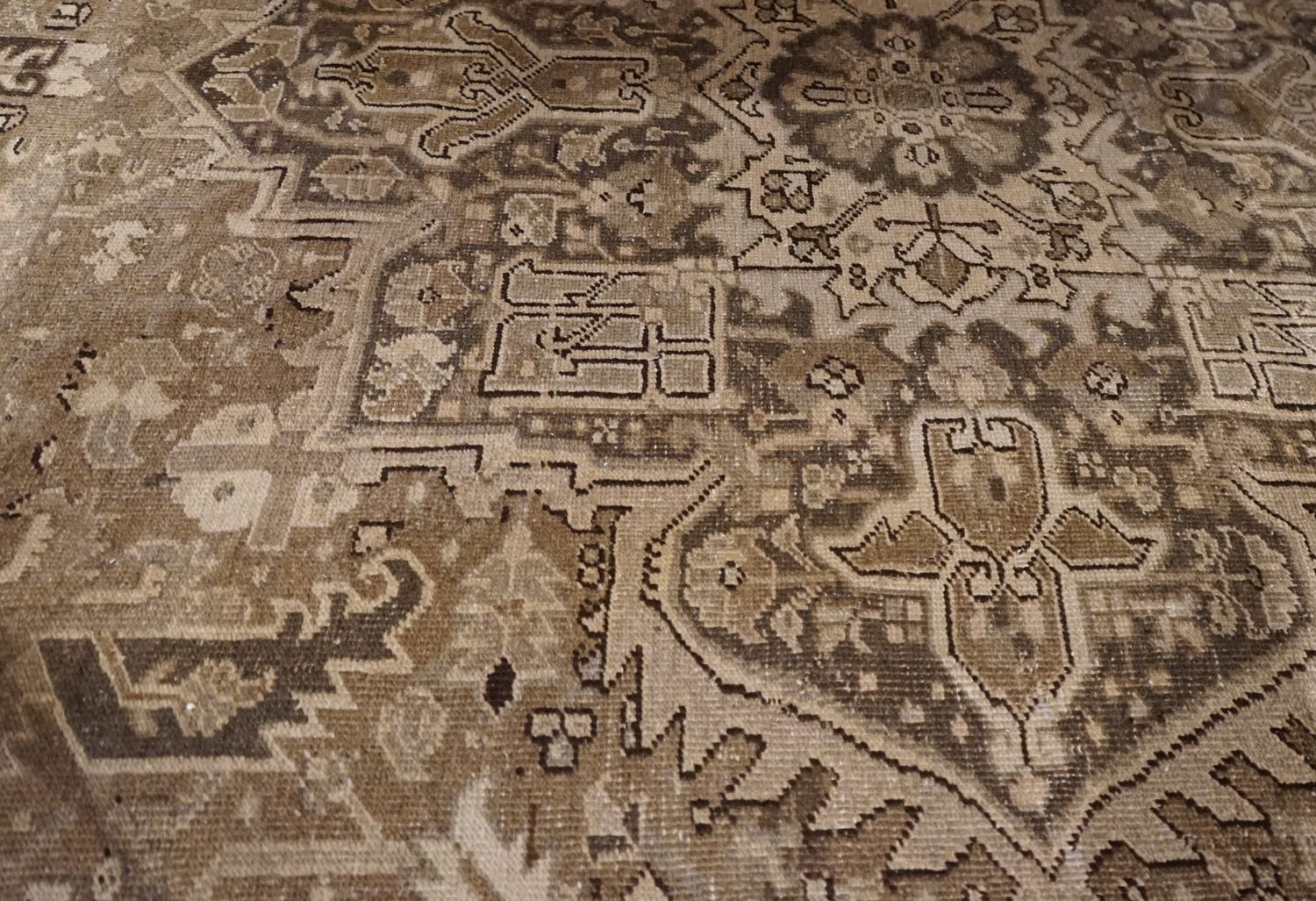 Heriz Design Rug, 11’ 7” x 8'9”
