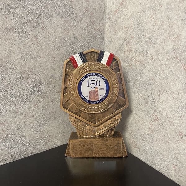 Nova Awards Series Resin w/ 2 Nova Awards Series Resin w/ 2" Insert 5.75"