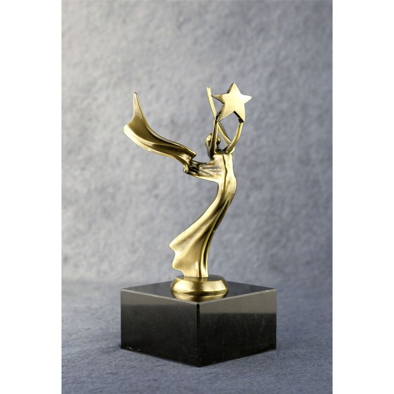Star Performer Victory Figure Star Performer Victory Figure
