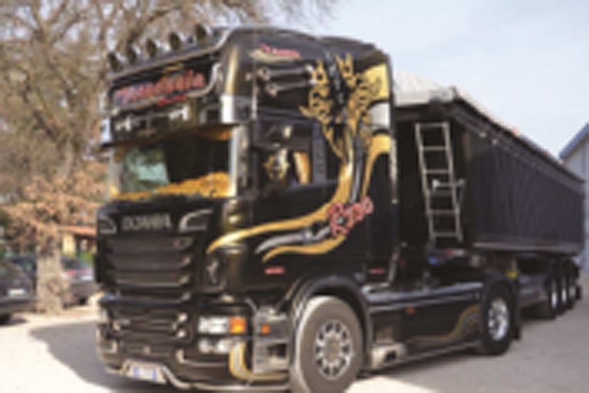 Cars, Bikes and Trucks Italeri 1/24 Scania R730 V8 Imperial