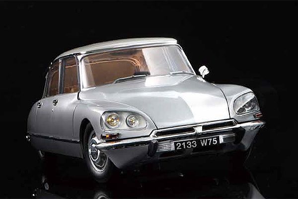 Cars, Bikes and Trucks Ebbro 1/24 Citroen DS21