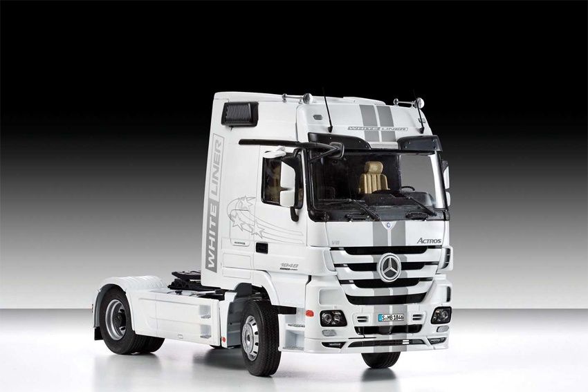 Cars, Bikes and Trucks Italeri 1/24 Mercedes Benz Actros 1851 MP3