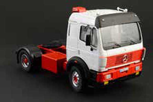 Cars, Bikes and Trucks Italeri 1/24 Mercedes Benz SK 1844LS V8