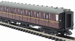 GRESLEY BR MAROON 1ST CLASS COACH E11036E