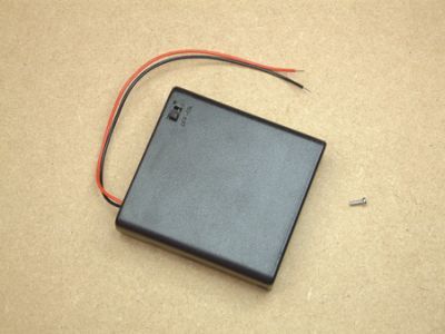 Enclosed Battery box with wired in fly lead &amp; ON/OFF switch. - For 4 AA size Batteries
