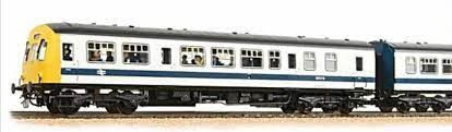 32-289 Class 101 2 Car DMU BR Refurbished (White / Blue)