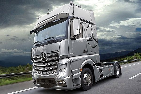 Cars, Bikes and Trucks Italeri 1/24 Mercedes-Benz Actros Gigaspace