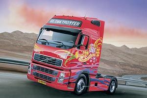 Cars, Bikes and Trucks Italeri 1/24 Volvo FH 16 Globetrotter XL