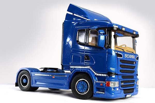 Cars, Bikes and Trucks Italeri 1/24 Scania R400 Streamline (Flat Roof)