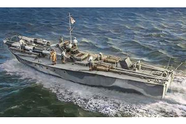 Ship Italeri 1/35 Vosper 74 with Crew