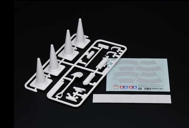Truck Accessory Set (Road Cones, Tools and Fire Extinguisher)