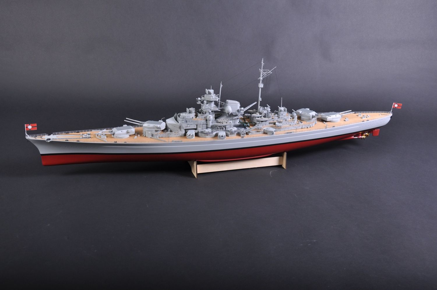Premium Line - KYModels Bismarck 1:200 Scale Pre-Built Model Battleship