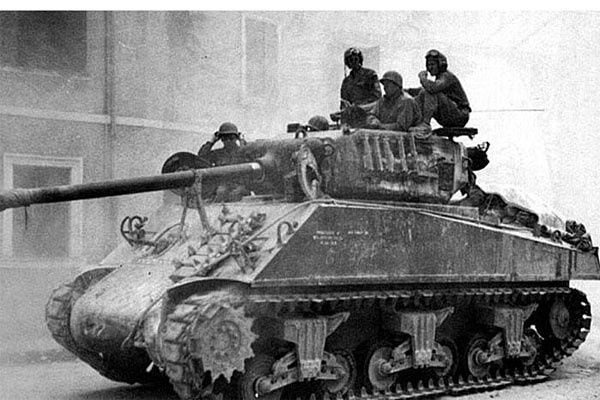Military Zvezda 1/35 US Medium Tank M4A3(76)W Sherman
