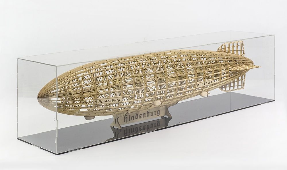 DW Hindenburg (Zeppelin) Static Balsa Model Kit + Dust Cover