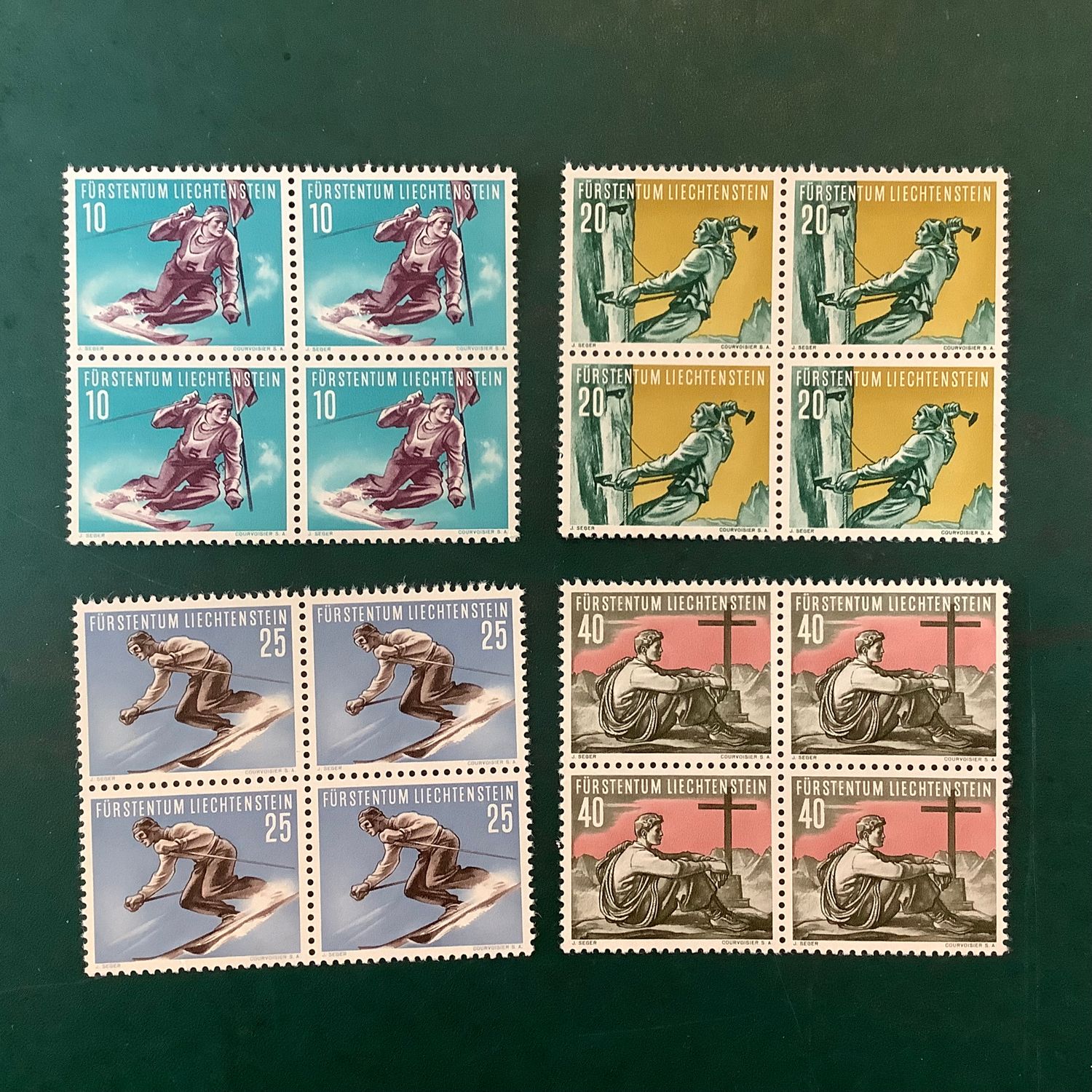 1955 : Sports in bloc of 4 - Michel 334/337 - MNH - Value : 280
