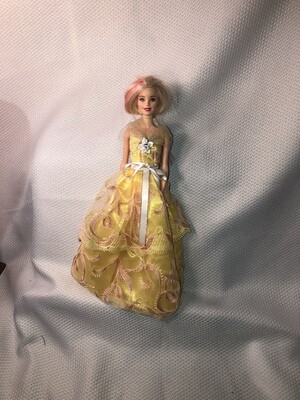Barbie: Blonde/pink with yellow dress and collar


