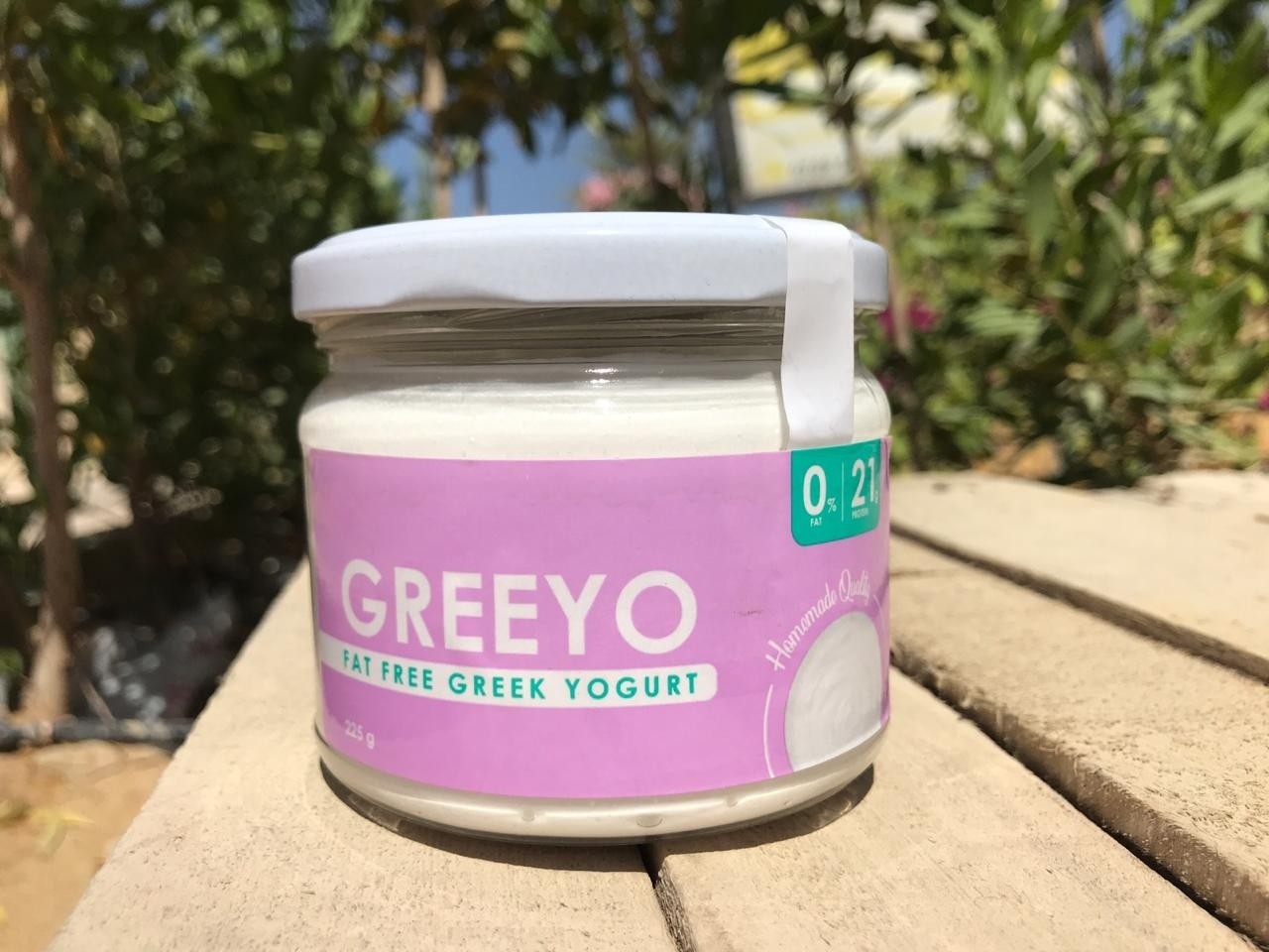 Fat-free Greek yogurt (225g) زبادي يوناني خالي الدسم Fat-free Greek yogurt (225g) زبادي يوناني خالي الدسم