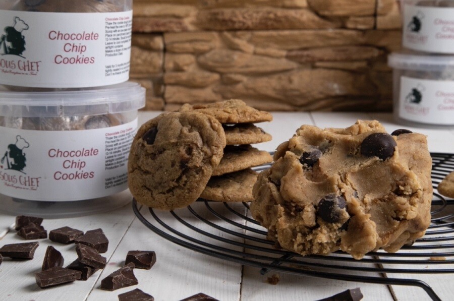 Chocolate chip cookie dough عجينه الكوكيز بقطع الشوكولا Chocolate chip cookie dough عجينه الكوكيز بقطع الشوكولا