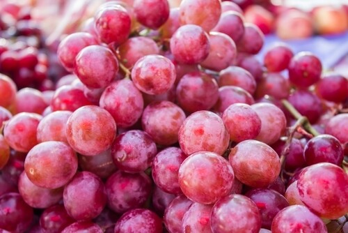 Red grapes flame (1 kg) عنب احمر Red grapes flame (1 kg) عنب احمر