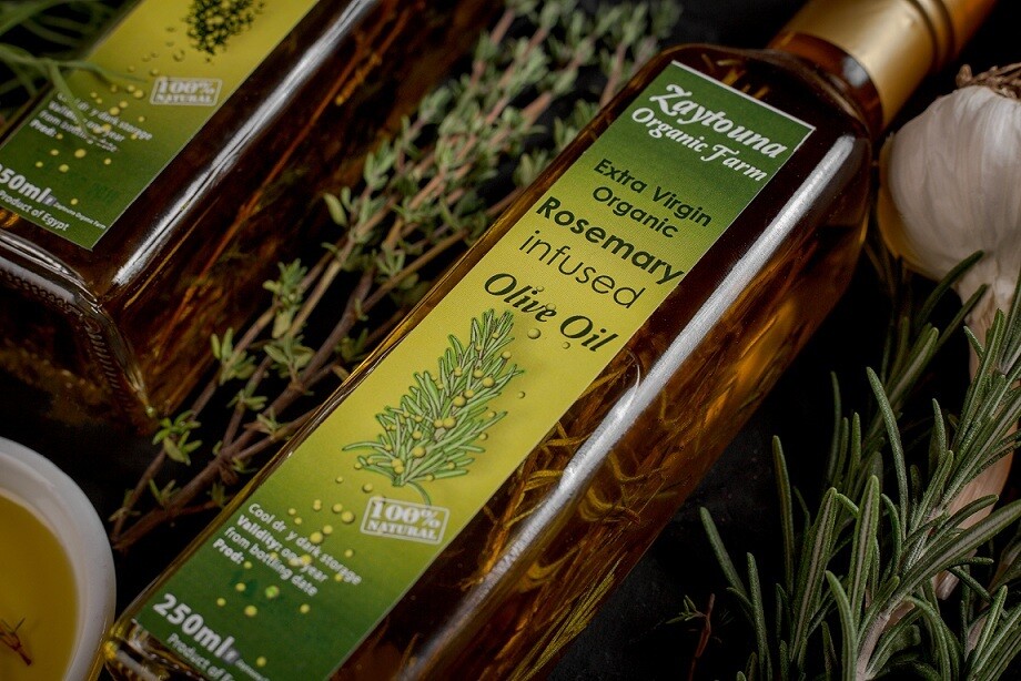 Cold-pressed Organic Rosemary Extra Virgin Olive Oil (250ml) زيت زيتون بالروزماري عضوي عصرة أولى مضغوط على البارد Cold-pressed Organic Rosemary Extra Virgin Olive Oil (250ml) زيت زيتون بالروزماري عضوي عصرة أولى مضغوط على البارد