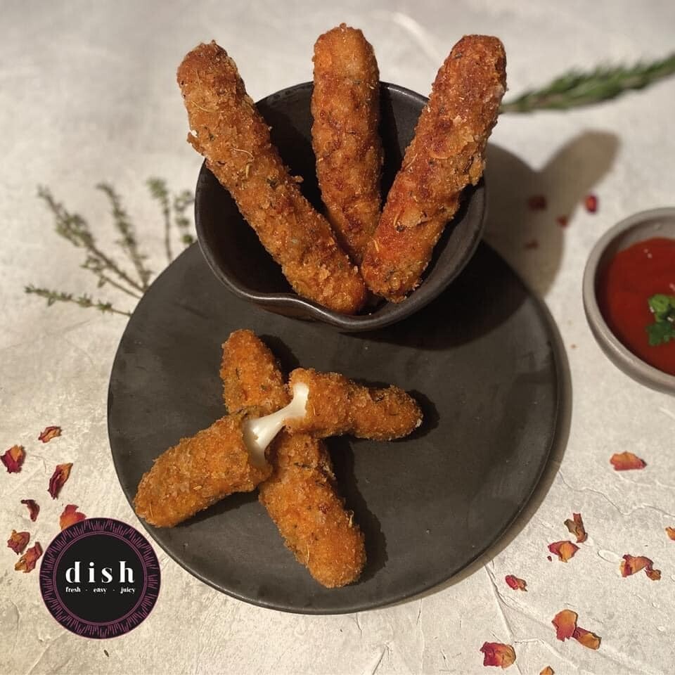 Mozzarella Sticks (10) موتزريلا ستيكس Mozzarella Sticks (10) موتزريلا ستيكس 
