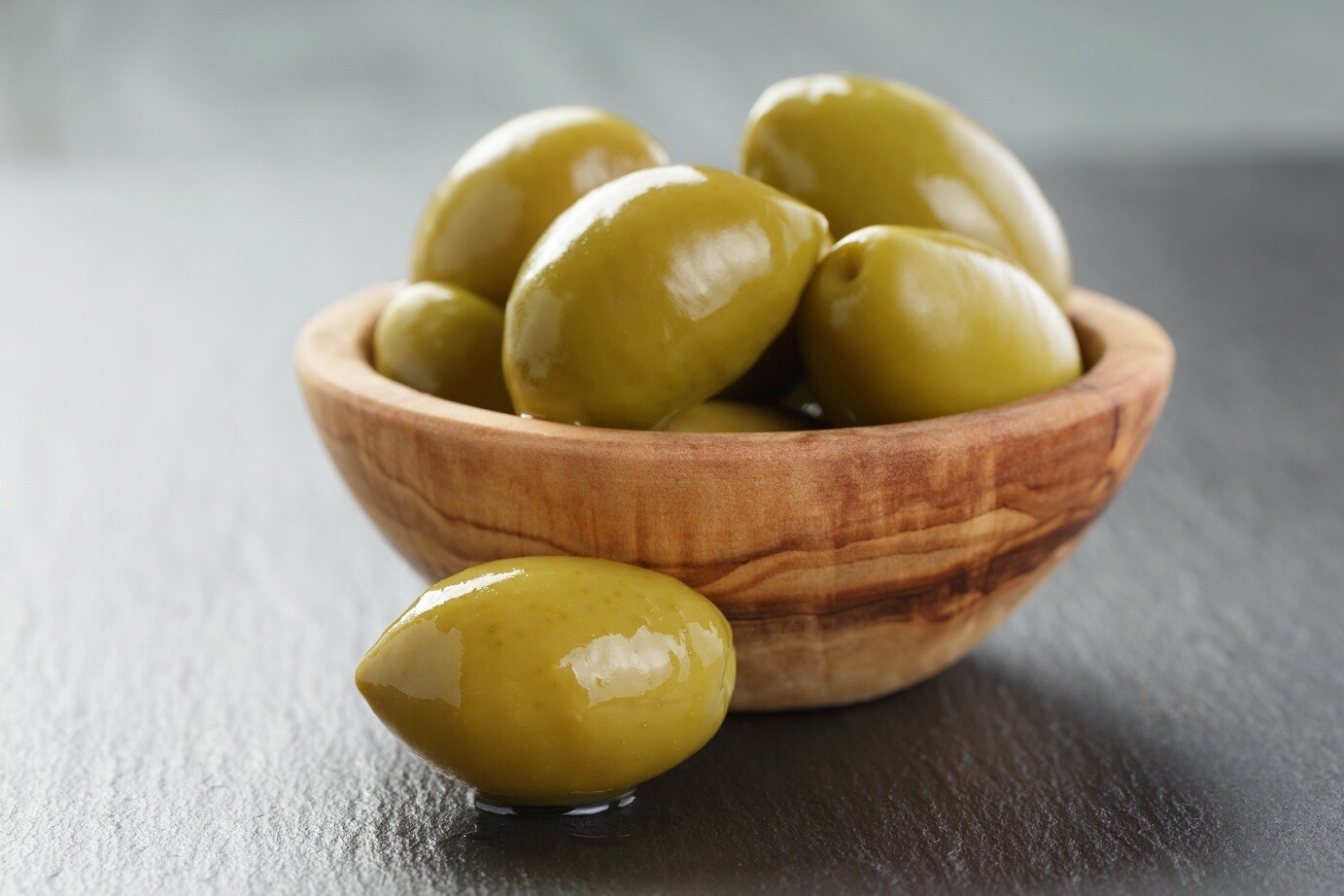Tofahi Green Olives (1kg) زيتون اخضر تفاحي Tofahi Green Olives (1kg) زيتون اخضر تفاحي