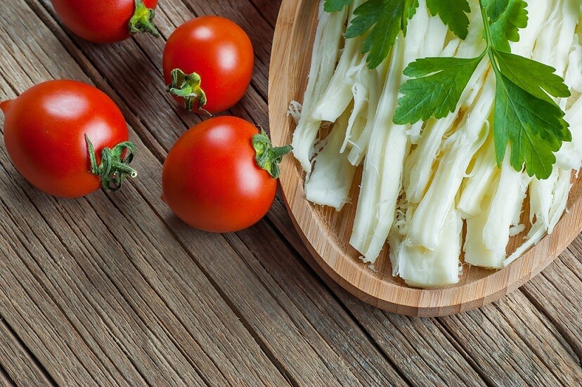 Mozzarella String Cheese (1kg) جبن موزاريلا سترينج Mozzarella String Cheese (1kg) جبن موزاريلا سترينج
