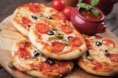 Mini Margherita Pizzas (300g) مينى بيتزا مارجريتا Mini Margherita Pizzas (300g) مينى بيتزا مارجريتا