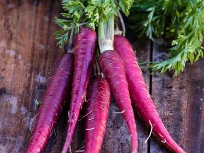 Cosmic purple heirloom carrots (300g) جزر احمر