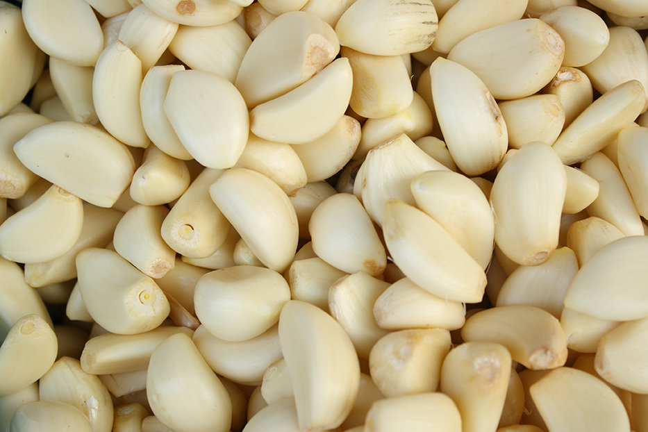 Garlic peeled (250 gm) ثوم مقشر Garlic peeled (250 gm) ثوم مقشر