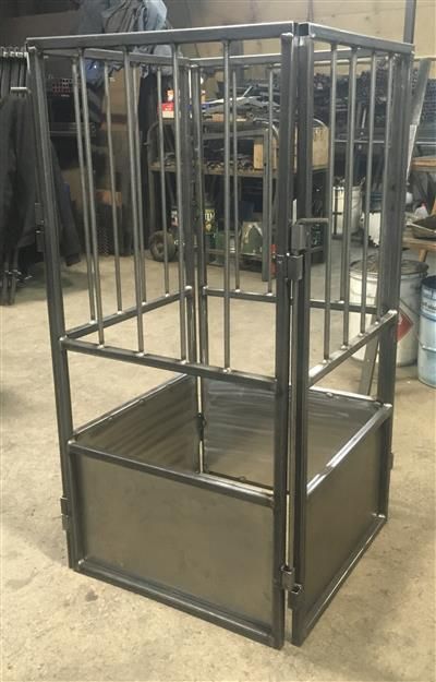 Zubot Upright Square Bale Feeder