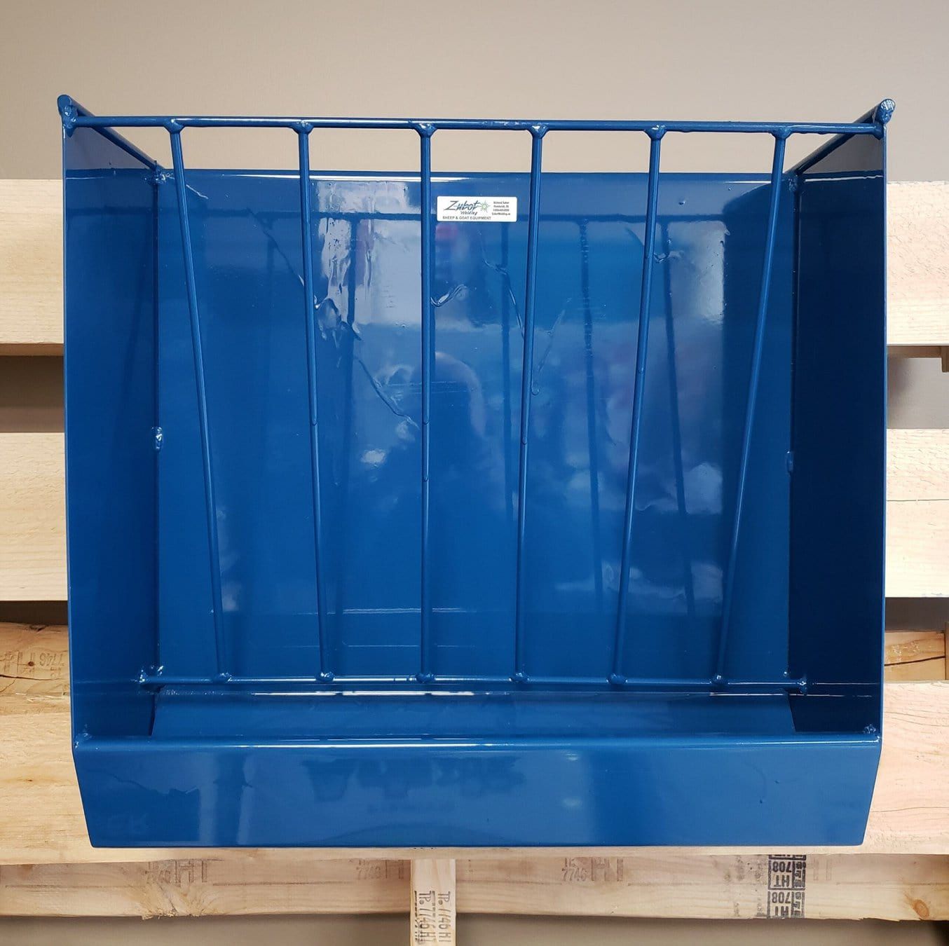 Zubot Hanging Hay Basket with Trough