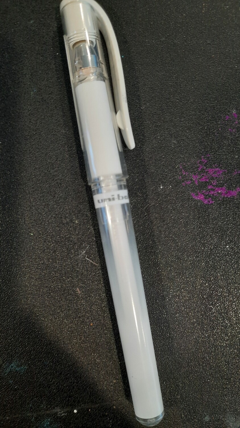 White signo gel pen