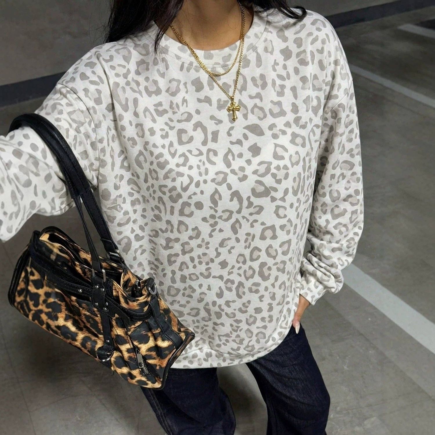 Leopard Print Graphic Oversized Casual Pullover Sweatshirt, Color: Light Gray, Material: 95%Polyester+5%Elastane, Size: S