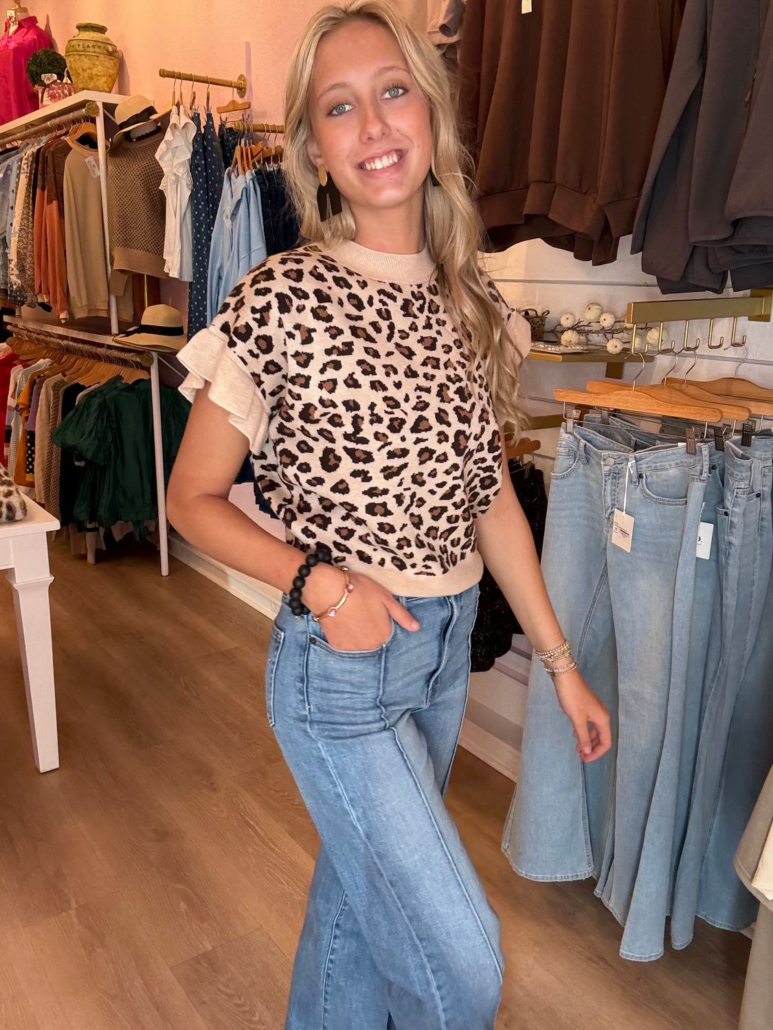 RUFFLE SLEEVE LEOPARD PATTERNED SWEATER TOP