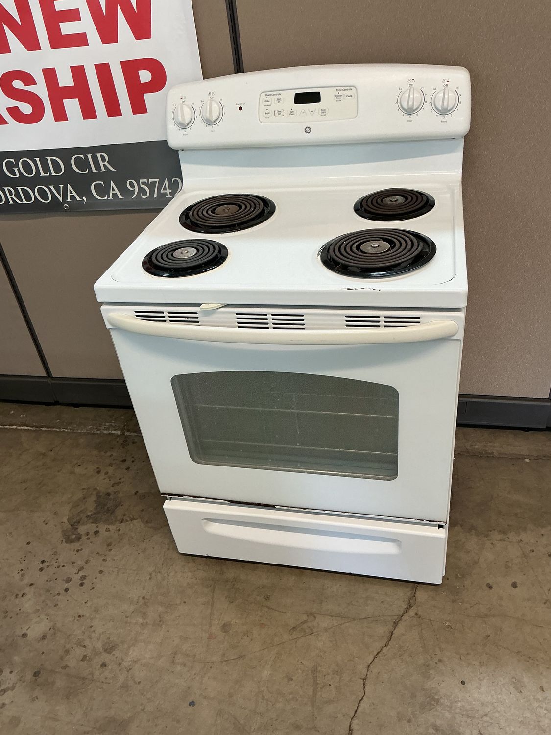 GE STOVE JBP23DR3WW