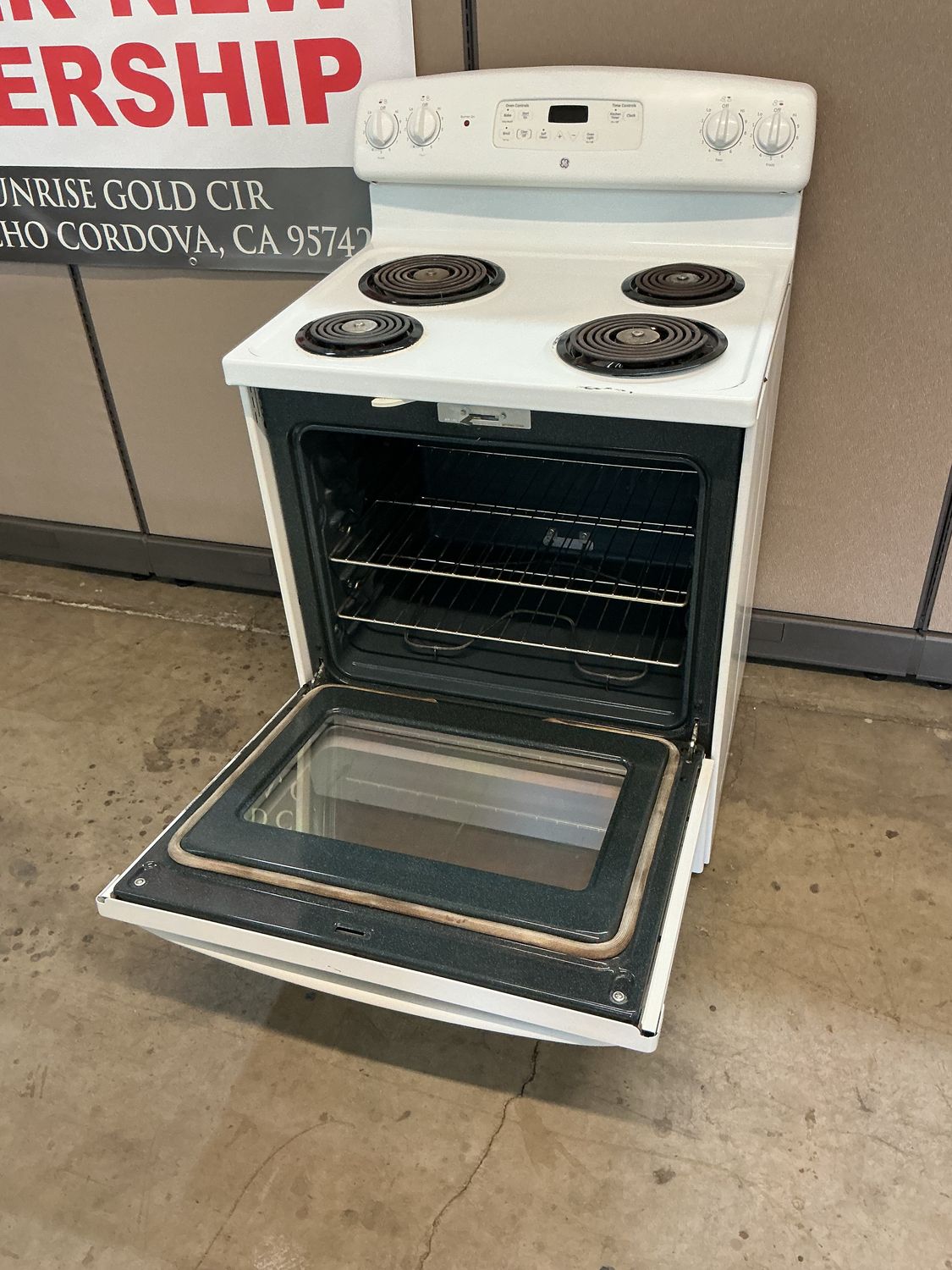 GE STOVE JBP23DR3WW
